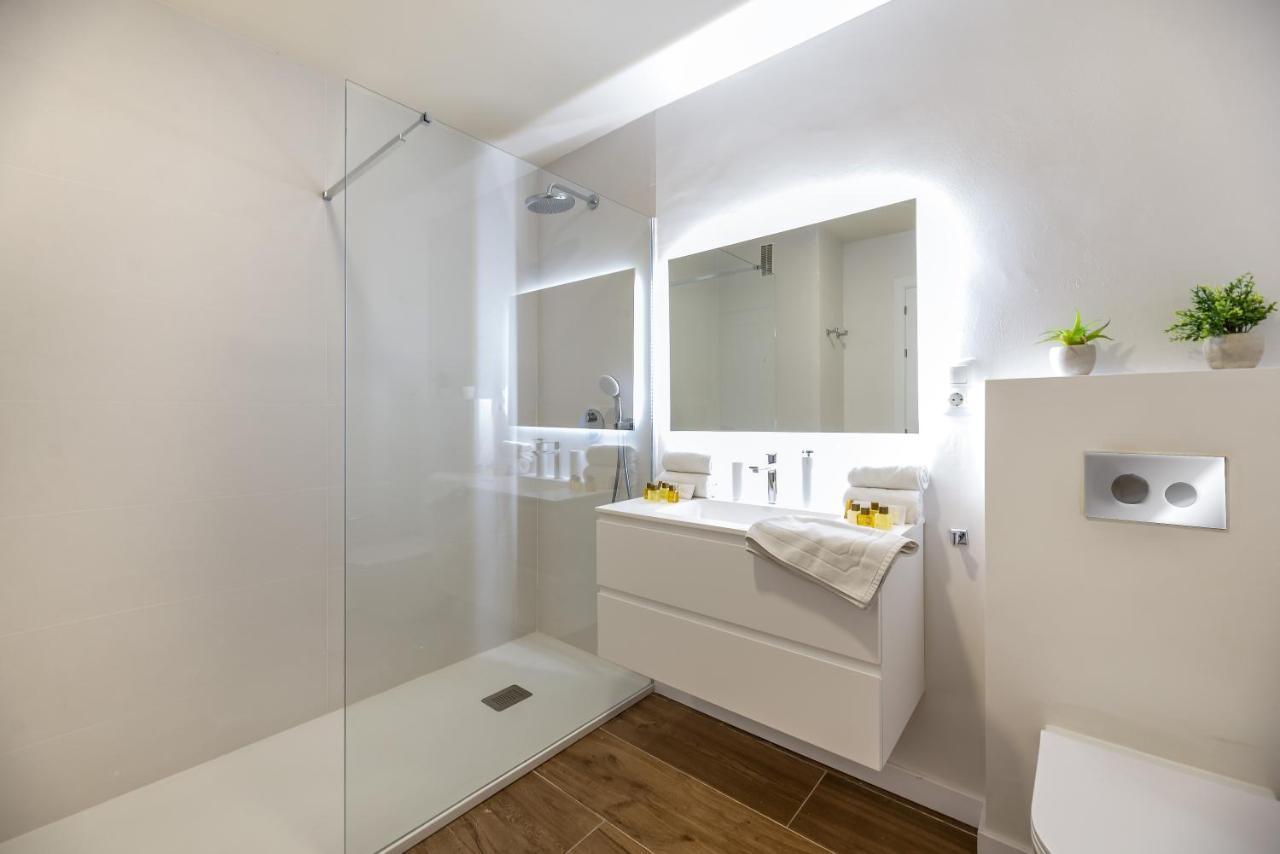 Vacation Marbella I Top 1 Puerto Banus Sea Front Rental, Renovated Buitenkant foto