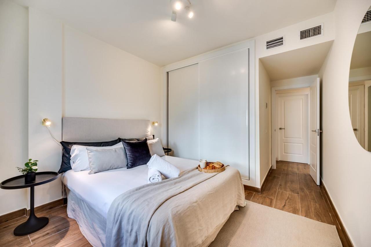 Vacation Marbella I Top 1 Puerto Banus Sea Front Rental, Renovated Buitenkant foto