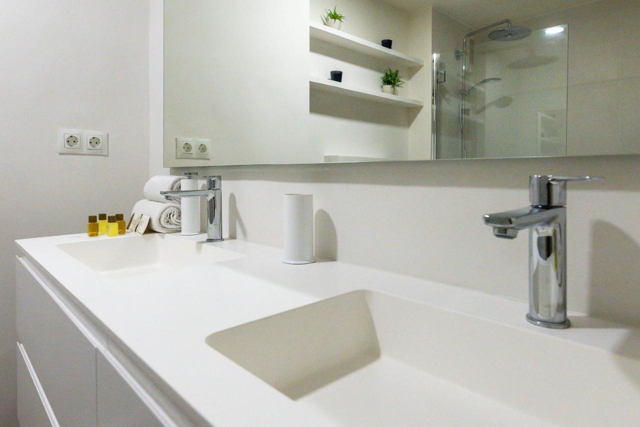 Vacation Marbella I Top 1 Puerto Banus Sea Front Rental, Renovated Buitenkant foto