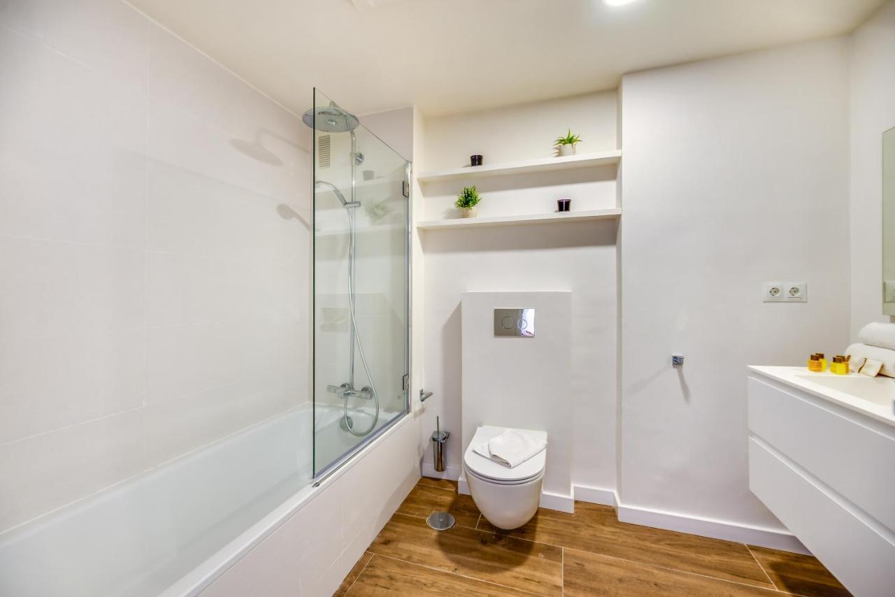 Vacation Marbella I Top 1 Puerto Banus Sea Front Rental, Renovated Buitenkant foto
